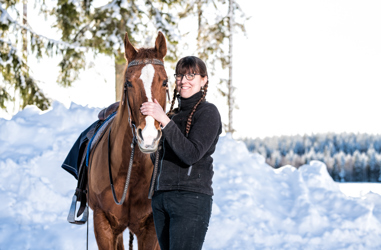 Bussförare Anneli med sin häst