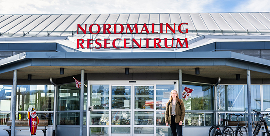 Bussresenär Jonna vid Nordmaling Resecentrum