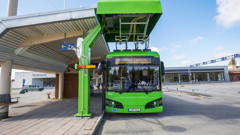 Buss vid hållplatsen vid Umeå flygplats