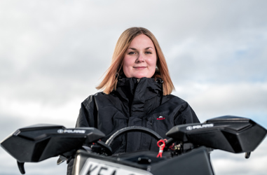 Bussförare Felicia med sin snöskoter