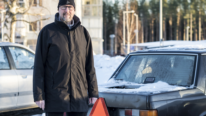 Bussresenär Fred Stövset med sin bil