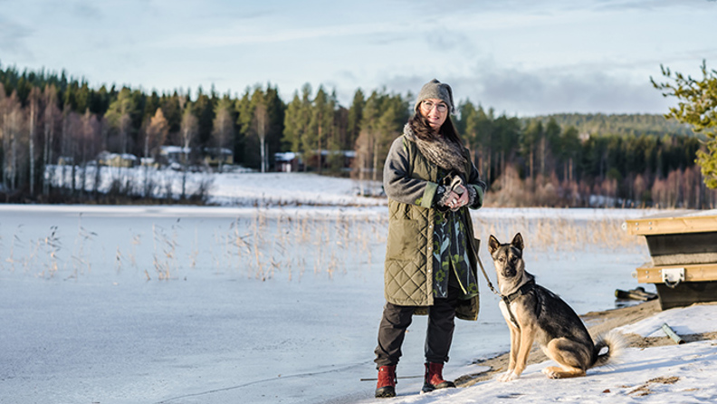 Bussresenär Lena med sin hund