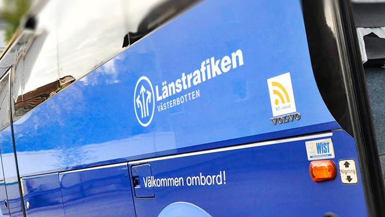 Länstrafiken Västerbottens logotyp på en buss